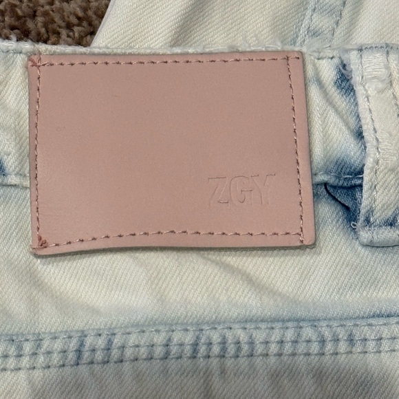 ZVY 27 Straight Up HiRise Acid Washed RelaxedJeans - Picture 5 of 7